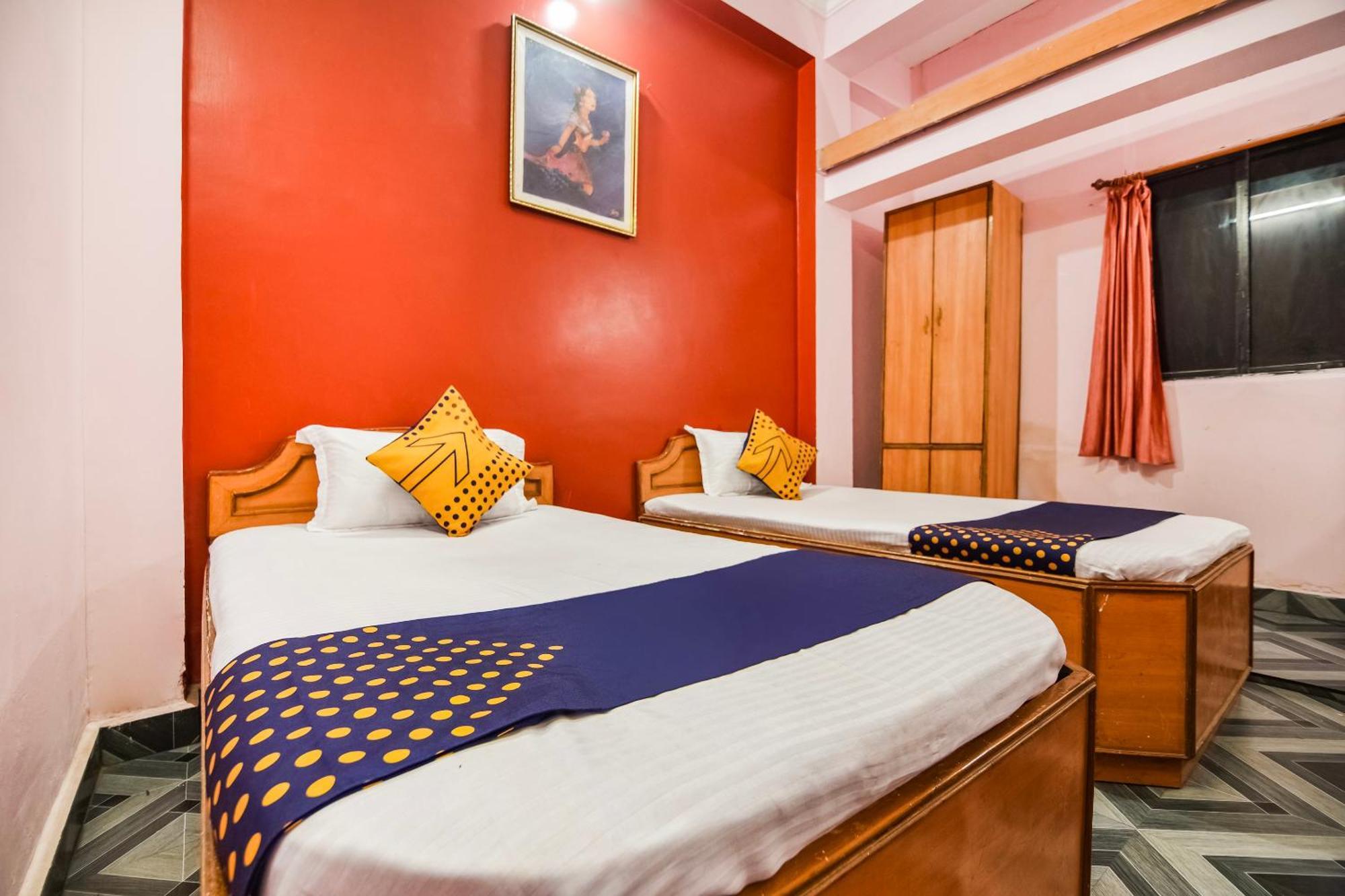 Spot On Hotel Midtown Gondia Dış mekan fotoğraf