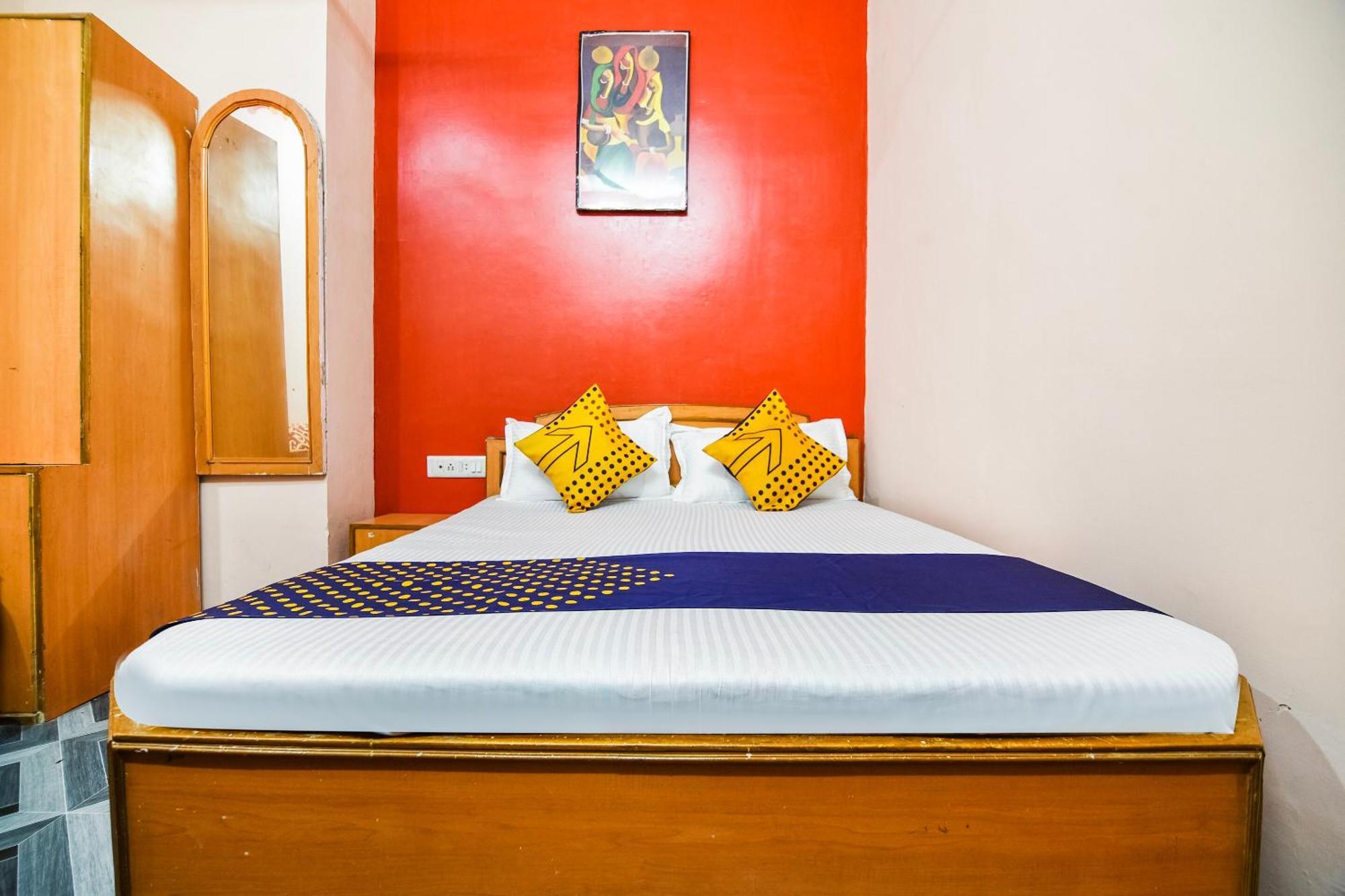 Spot On Hotel Midtown Gondia Dış mekan fotoğraf
